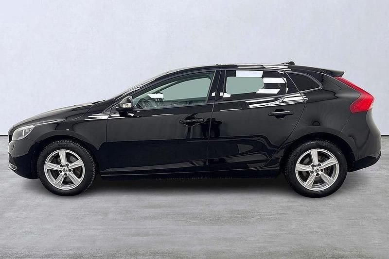 Begagnad Volvo V40 Business Edition 124 HK (91 kW) 2016 Svart Halvkombi