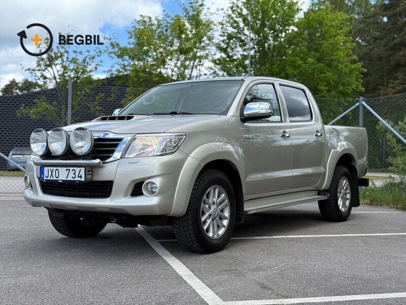 Ljusbrun (brun) Begagnad 2012 Toyota HiLux Pickup | 184 900 kr (Superpris) - Bild 1/4