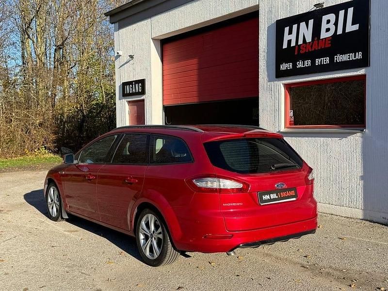 Begagnad Ford Mondeo Sport 116 HK (85 kW) 2013 Röd Kombi