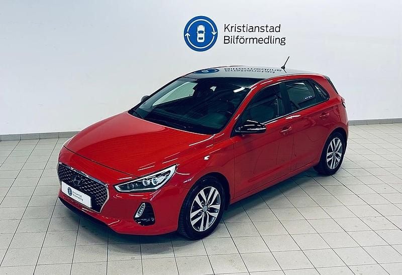 Begagnad Hyundai i30 Comfort 141 HK (103 kW) 2017 Röd Halvkombi