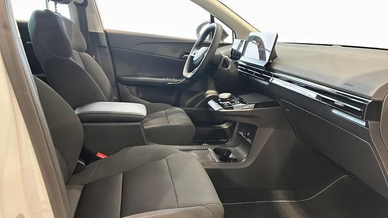 Begagnad MG MG4 EV 125 kW (170 HK) 2024 Vit Halvkombi