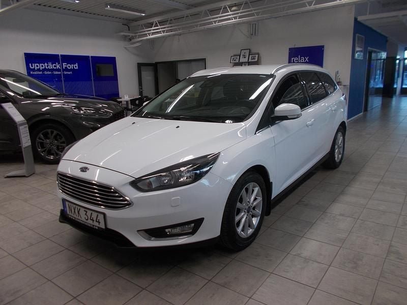 Vit Begagnad 2016 Ford Focus Kombi | 149 400 kr - Bild 1/4