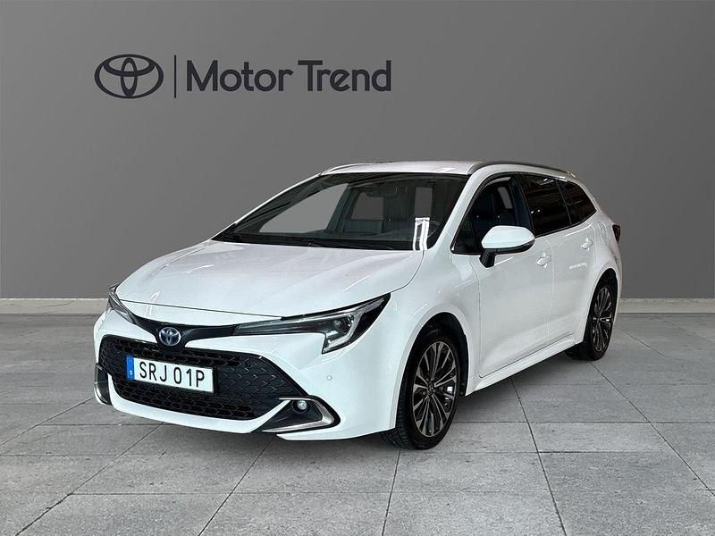 Vit Begagnad 2023 Toyota Corolla Style Kombi | 299 000 kr (Marknadspris) - Bild 1/4