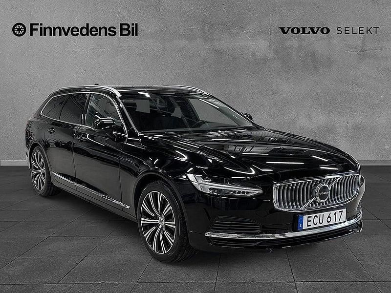 Begagnad Volvo V90 Core 253 HK (186 kW) 2022 Svart Kombi