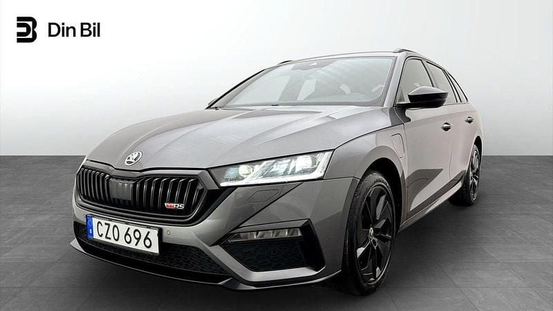 Grå Begagnad 2023 Skoda Octavia RS Kombi | 369 900 kr (Lite dyr) - Bild 1/4