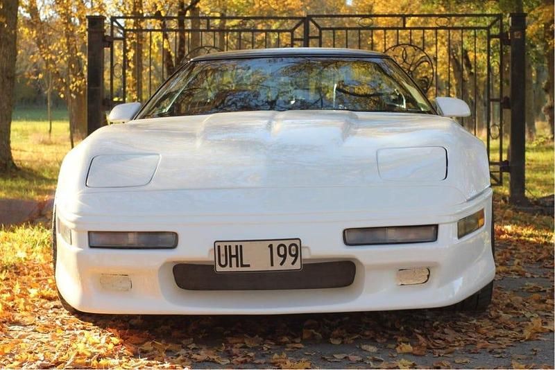 Vit Begagnad 1993 Chevrolet Corvette Sportkupé | 230 000 kr - Bild 1/4