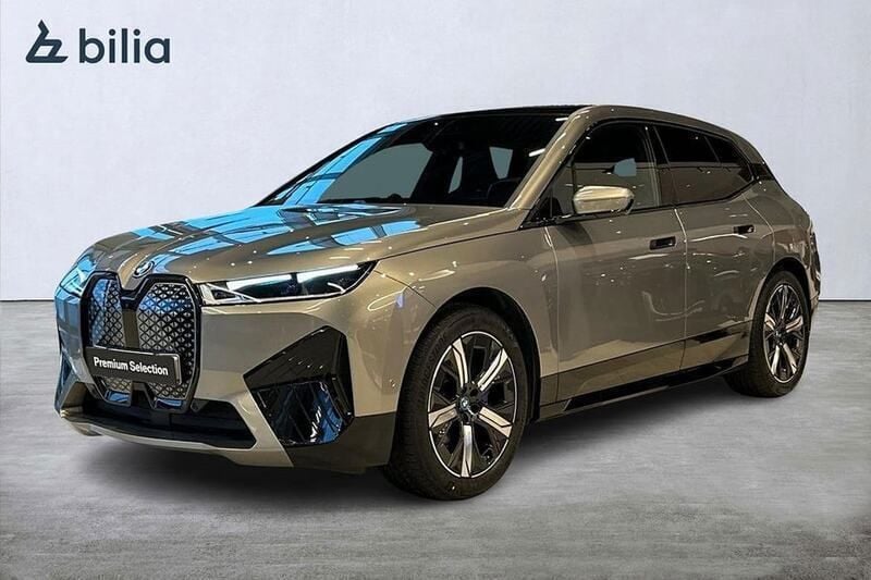 Grå Begagnad 2023 BMW iX SUV | 599 900 kr (Bra pris) - Bild 1/3