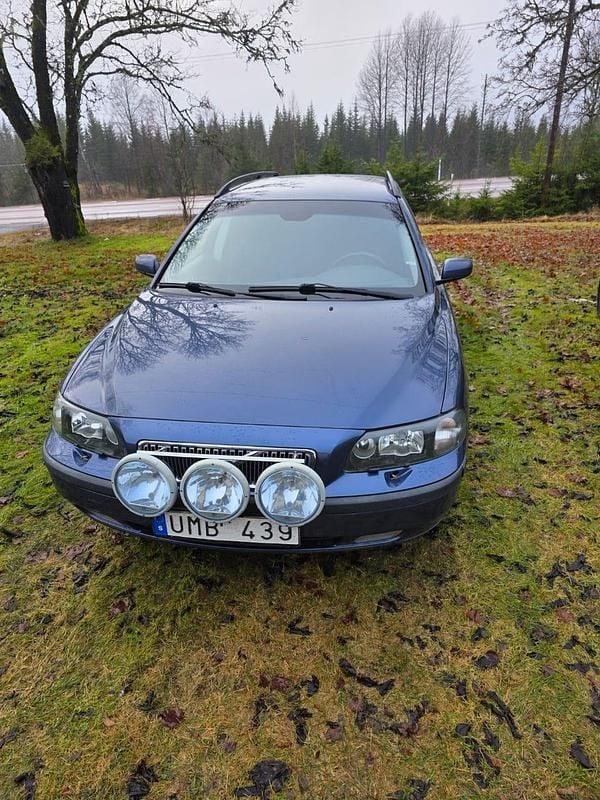 Begagnad 2004 Volvo V70 Kombi | 27 000 kr (Marknadspris) - Bild 1/4