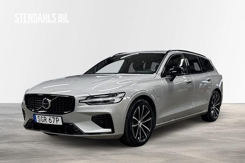 Silver Begagnad 2023 Volvo V60 Plus Kombi | 469 500 kr (Lite dyr) - Bild 1/4