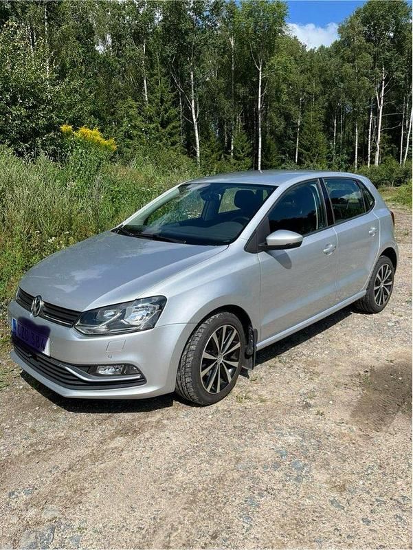 Silver Begagnad 2015 VW Polo Halvkombi | 99 000 kr (Marknadspris) - Bild 1/4