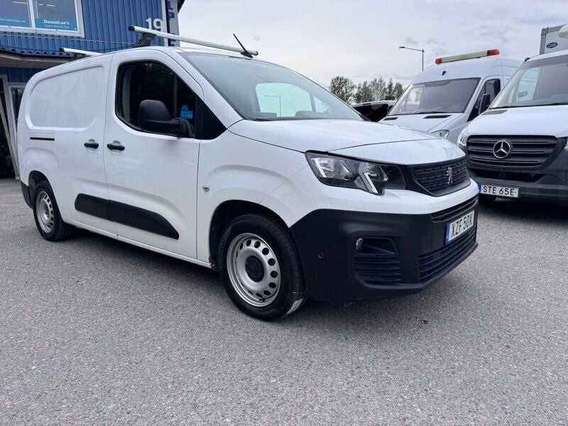 Vit Begagnad 2019 Peugeot Partner Minibuss | 99 900 kr (Bra pris) - Bild 1/4