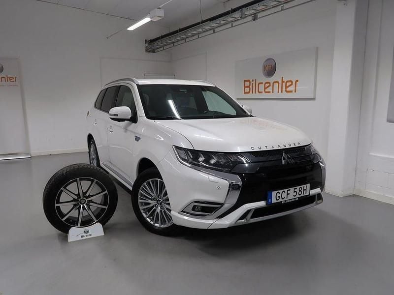 Vit Begagnad 2020 Mitsubishi Outlander SUV | 259 900 kr - Bild 1/3