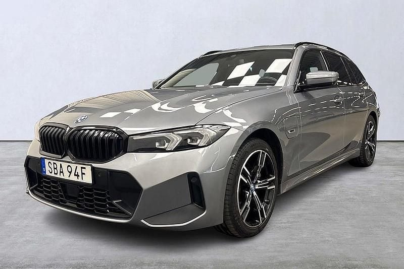 Begagnad BMW 330e M Sport 184 HK (135 kW) 2022 Grå Kombi