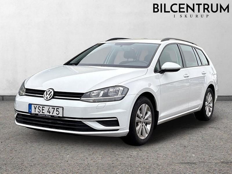 Vit Begagnad 2018 VW Golf VII Kombi | 109 900 kr (Bra pris) - Bild 1/4
