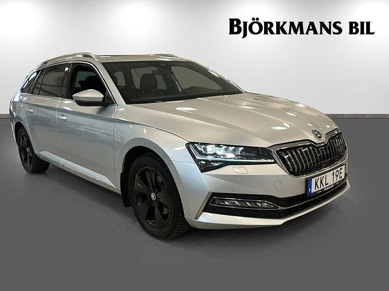 Begagnad Skoda Superb Business Line 218 HK (160 kW) 2020 Silver Kombi