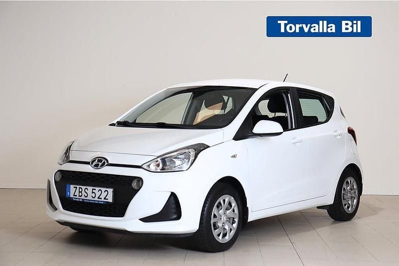 Vit Begagnad 2017 Hyundai i10 Comfort Halvkombi | 124 900 kr (Marknadspris) - Bild 1/3