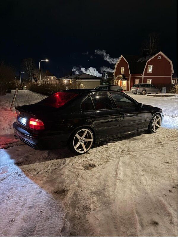 Svart Begagnad 2000 BMW 535 M Sport Sedan | 55 000 kr - Bild 1/4