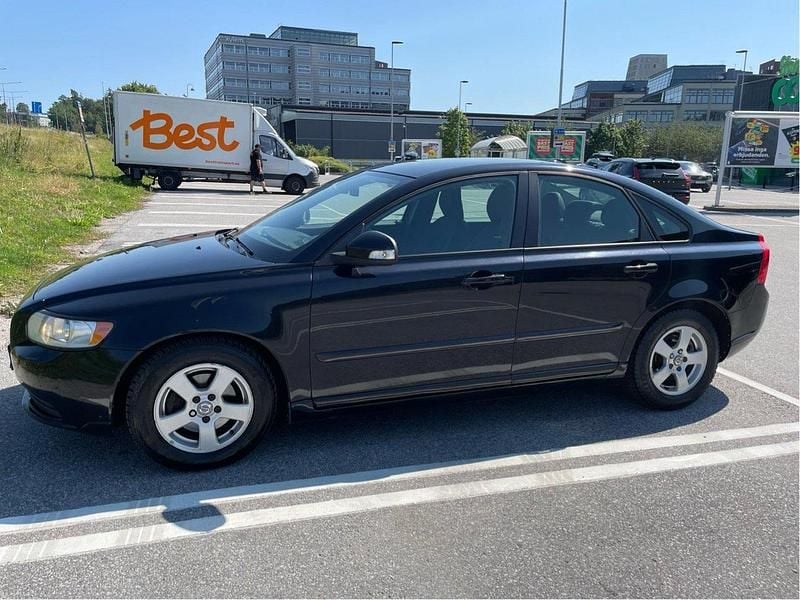 Svart Begagnad 2011 Volvo S40 Kinetic Sedan | 38 500 kr (Bra pris) - Bild 1/4
