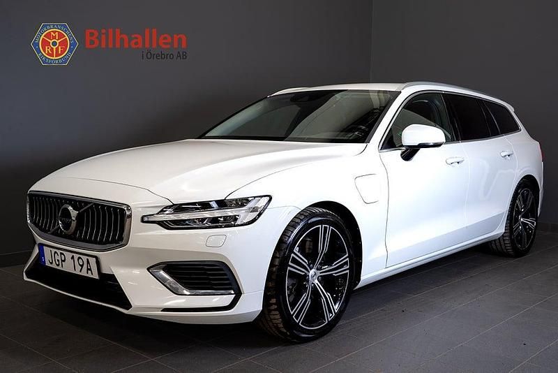 Vit Begagnad 2021 Volvo V60 Inscription Kombi | 294 900 kr (Marknadspris) - Bild 1/4