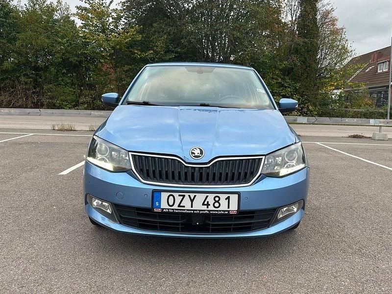 Blå Begagnad 2016 Skoda Fabia Style Halvkombi | 114 900 kr (Bra pris) - Bild 1/4