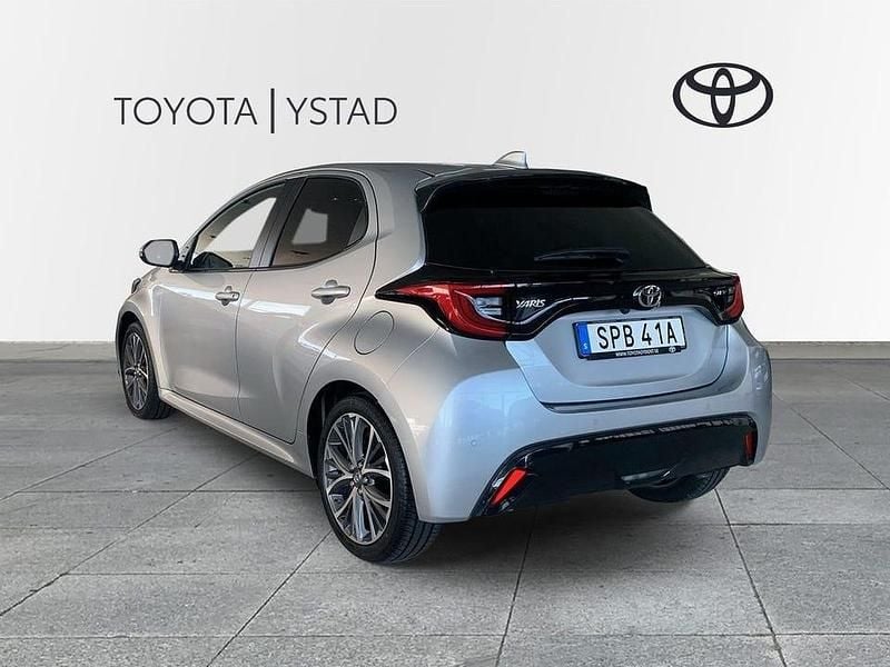 Begagnad Toyota Yaris Hybrid Style 132 HK (97 kW) 2024 Silver