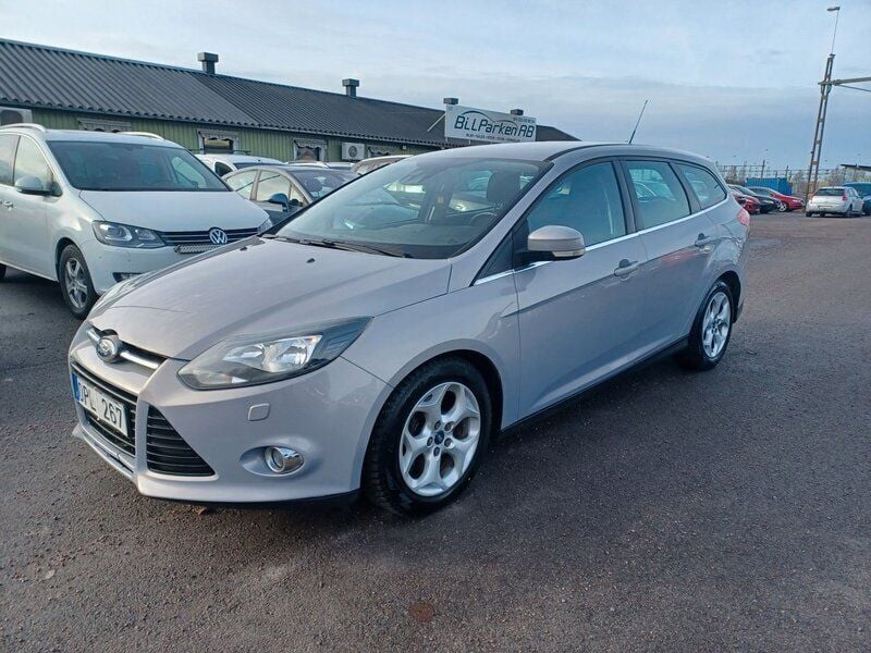 Grå Begagnad 2011 Ford Focus Titanium Kombi | 34 900 kr (Marknadspris) - Bild 1/4