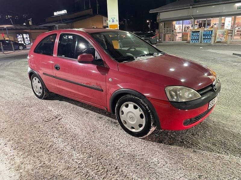 Begagnad Opel Corsa 75 HK (55 kW) 2001 Röd Halvkombi