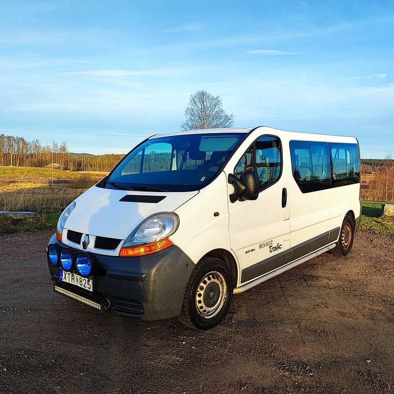Begagnad Renault Trafic 120 HK (88 kW) 2006 Minibuss