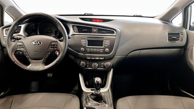 Begagnad Kia Ceed 99 HK (72 kW) 2017 Svart Halvkombi