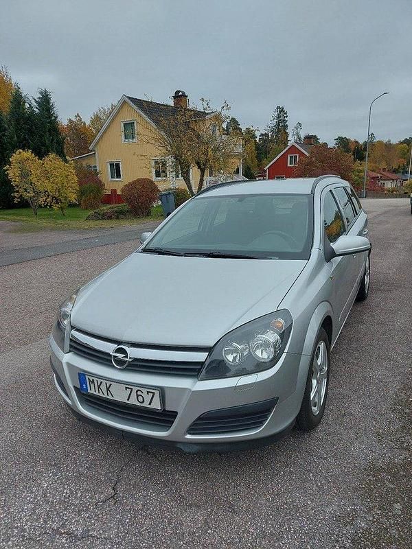 Grå Begagnad 2007 Opel Astra Kombi | 22 000 kr (Marknadspris) - Bild 1/3