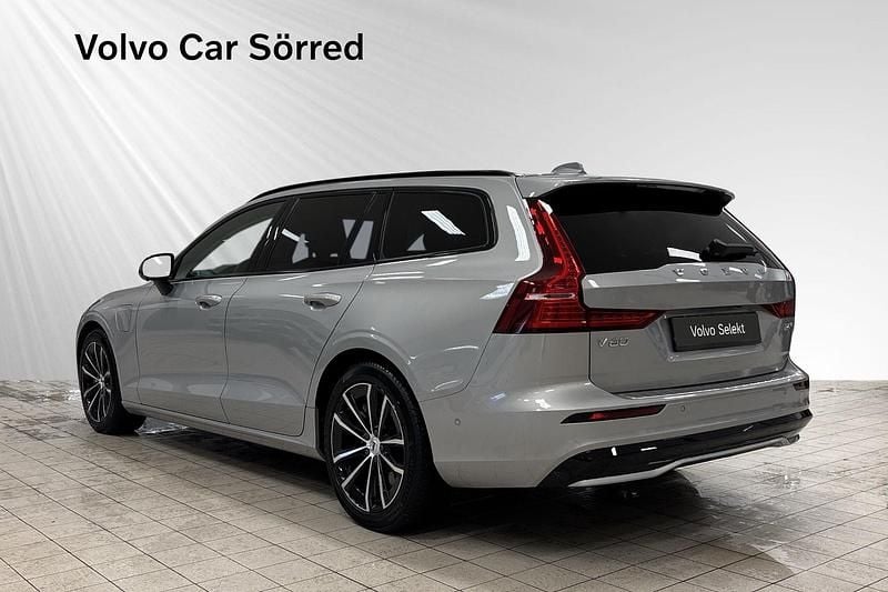 Begagnad Volvo V60 2025 Silver Kombi