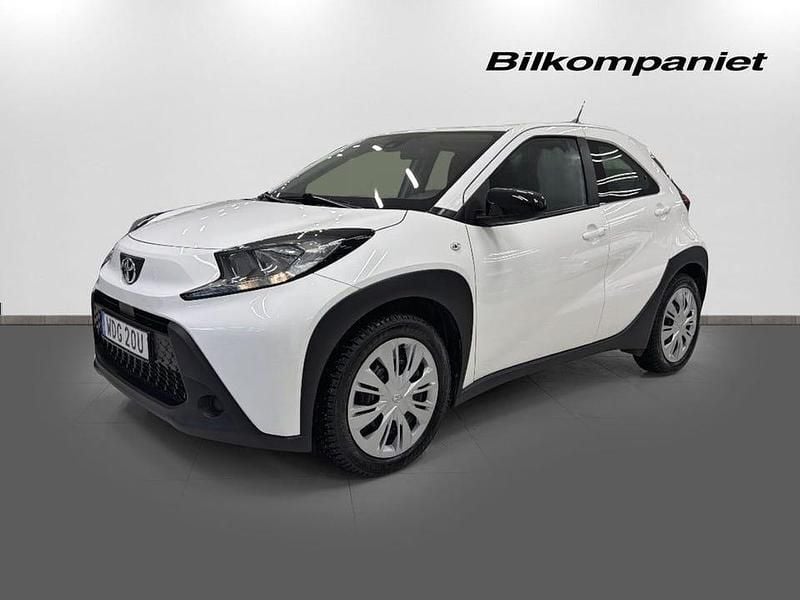 Vit Begagnad 2023 Toyota Aygo X SUV | 159 900 kr (Marknadspris) - Bild 1/4