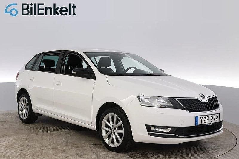 Vit Begagnad 2017 Skoda Rapid Halvkombi | 109 900 kr (Marknadspris) - Bild 1/4