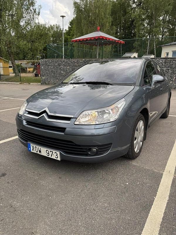 Grå Begagnad 2006 Citroën C4 Halvkombi | 29 900 kr (Marknadspris) - Bild 1/3
