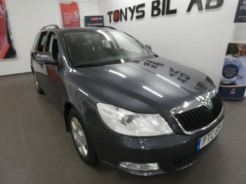 Mörkgrå (grå) Begagnad 2013 Skoda Octavia Elegance Kombi | 49 900 kr (Bra pris) - Bild 1/4