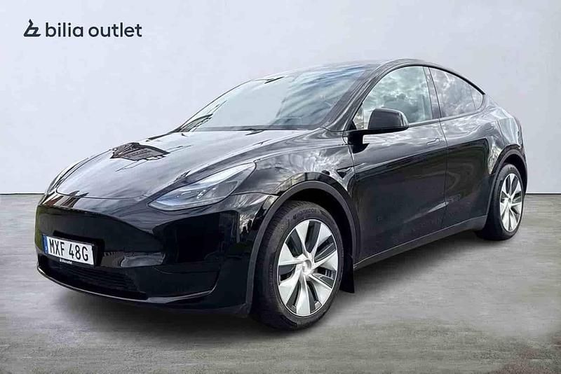 Svart Begagnad 2023 Tesla Model Y Standard Range SUV | 339 900 kr (Marknadspris) - Bild 1/1
