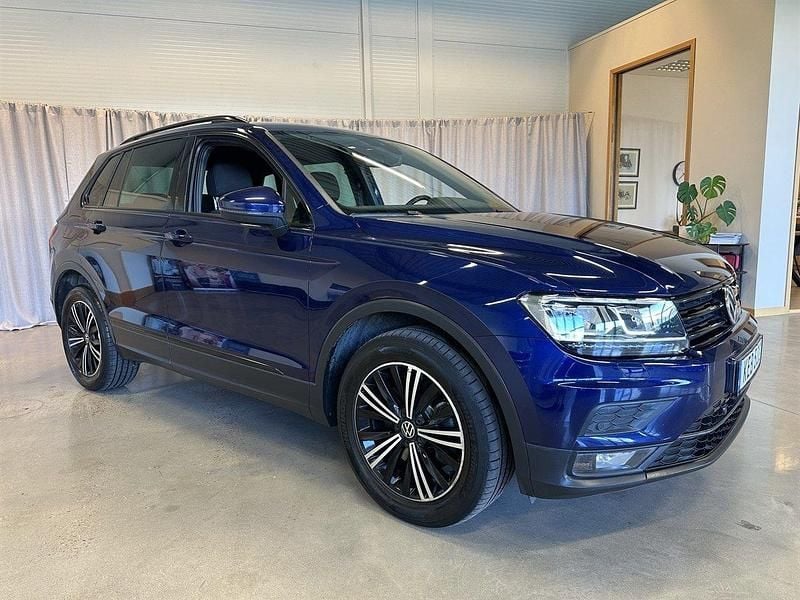 Blå Begagnad 2020 VW Tiguan SUV | 254 900 kr (Bra pris) - Bild 1/4