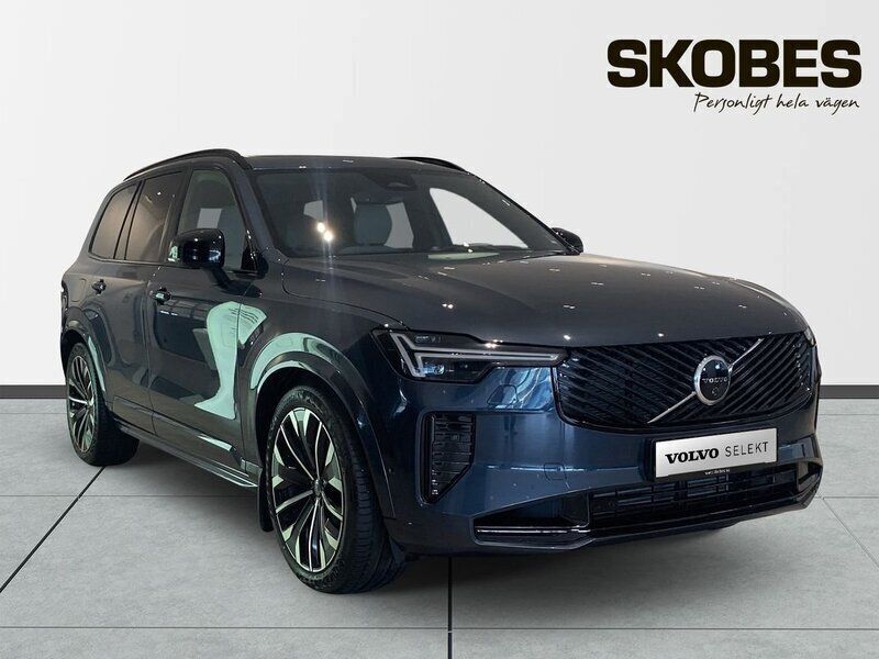 Mörkblå (blå) Begagnad 2025 Volvo XC90 Ultra SUV | 979 900 kr - Bild 1/3