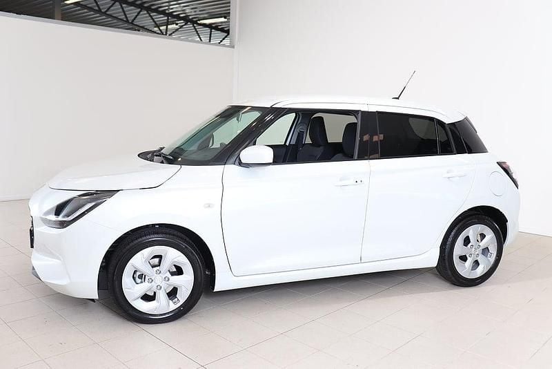 Ny Suzuki Swift 83 HK (61 kW) 2025 Vit Halvkombi