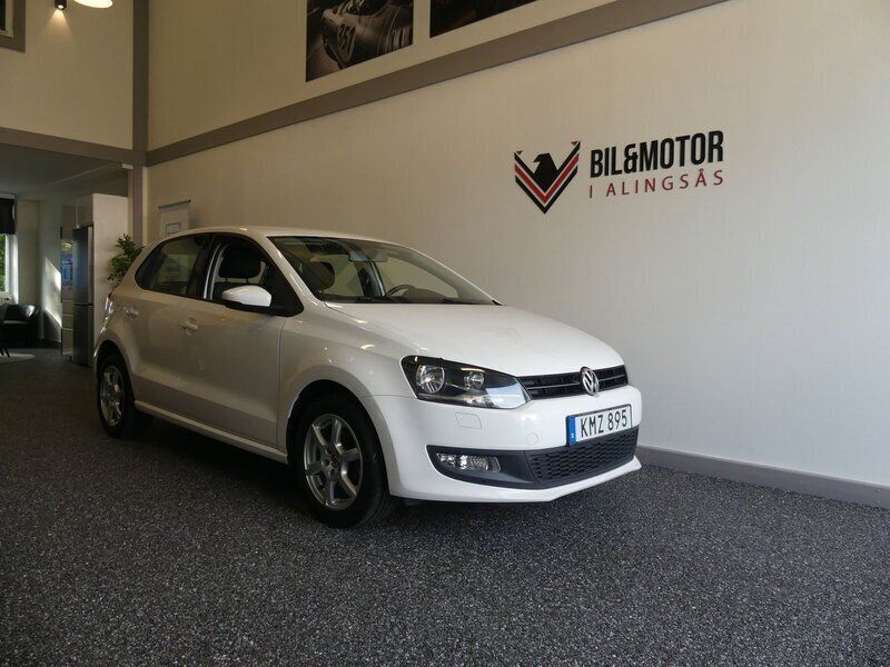 Vit Begagnad 2014 VW Polo Halvkombi | 67 900 kr (Marknadspris) - Bild 1/4