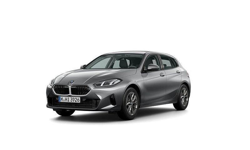 Skyscraper grey metallic Ny 2025 BMW 120 Shadowline Halvkombi | 379 500 kr - Bild 1/4