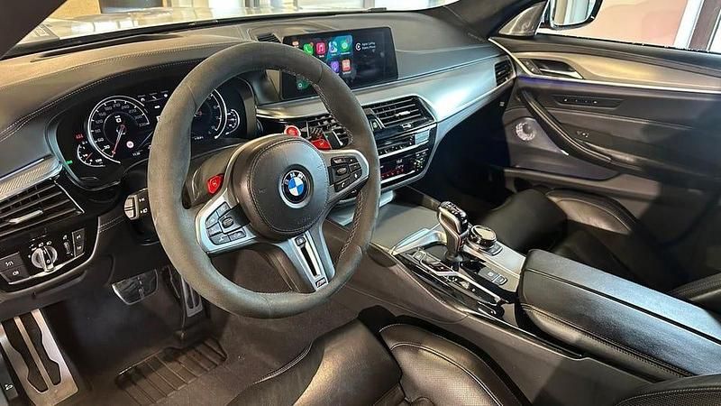 Begagnad BMW M5 Performance 600 HK (441 kW) 2018 Blå Sedan