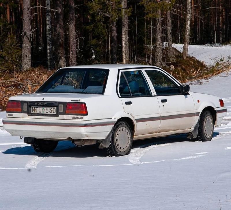 Begagnad 1988 Nissan Sunny Sedan | 13 000 kr - Bild 1/3