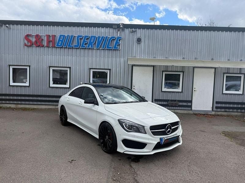 Vit Begagnad 2016 Mercedes CLA220 AMG Sedan | 210 000 kr (Marknadspris) - Bild 1/4
