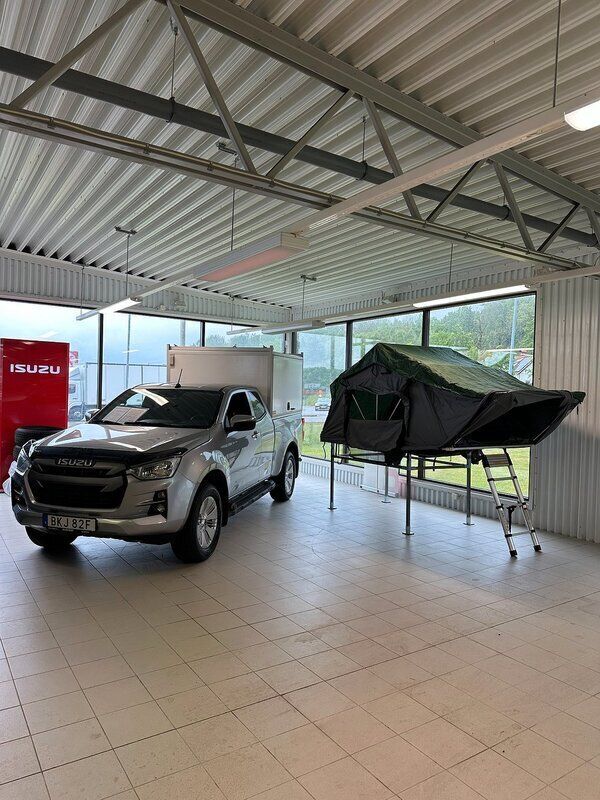 Silver Begagnad 2022 Isuzu D-Max Pickup | 562 375 kr (Marknadspris) - Bild 1/4
