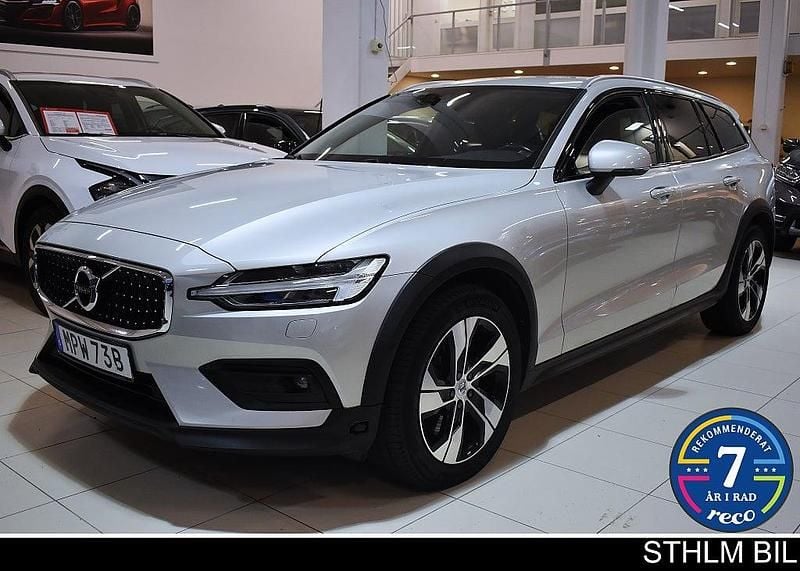 Vit Begagnad 2021 Volvo V60 CC Kombi | 369 000 kr (Marknadspris) - Bild 1/4