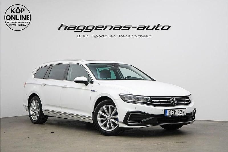 Vit Begagnad 2021 VW Passat GTE Kombi | 189 000 kr (Bra pris) - Bild 1/4