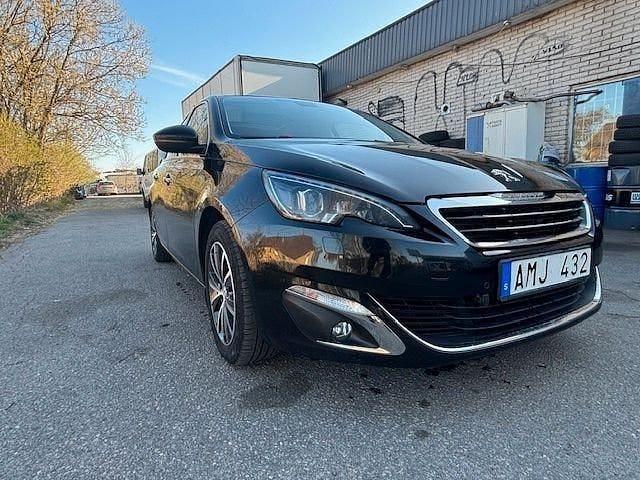 Svart Begagnad 2013 Peugeot 308 Allure Halvkombi | 48 000 kr (Lite dyr) - Bild 1/4