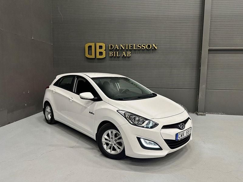 Vit Begagnad 2014 Hyundai i30 Sport Halvkombi | 59 800 kr (Bra pris) - Bild 1/4