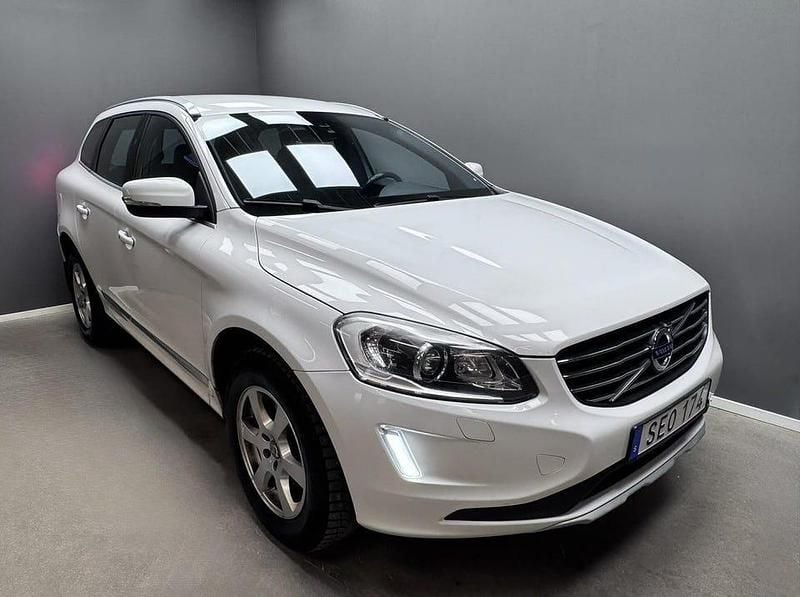 Vit Begagnad 2016 Volvo XC60 Summum SUV | 139 900 kr - Bild 1/4